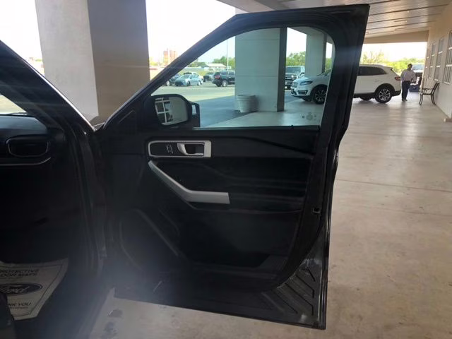 2020 Magnetic Ford Explorer XLT RWD SUV