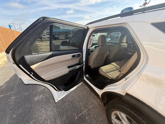 2023 White Metallic Ford Explorer XLT RWD SUV