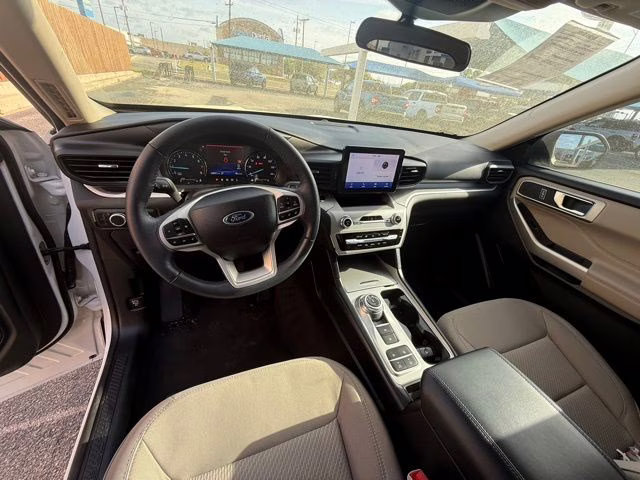 2023 White Metallic Ford Explorer XLT RWD SUV