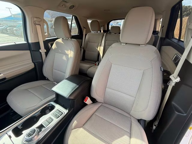 2023 White Metallic Ford Explorer XLT RWD SUV