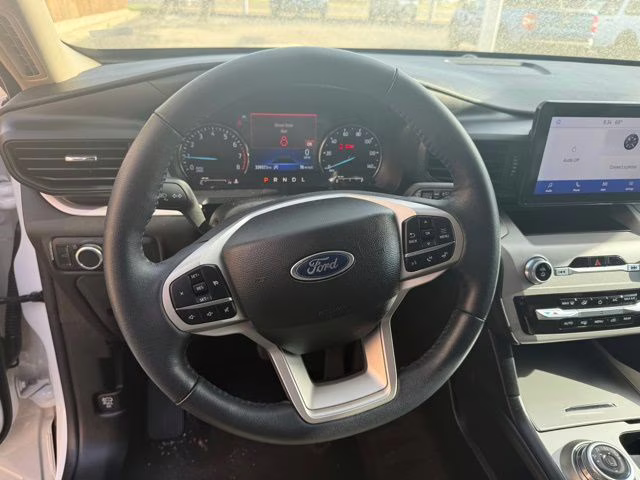2023 White Metallic Ford Explorer XLT RWD SUV