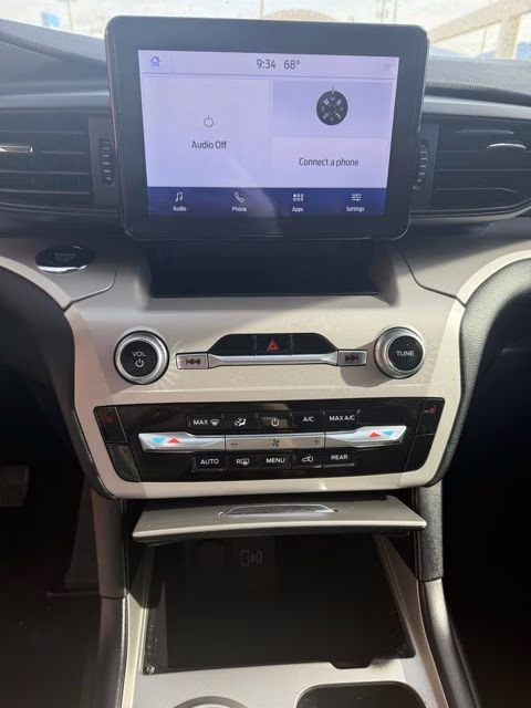 2023 White Metallic Ford Explorer XLT RWD SUV