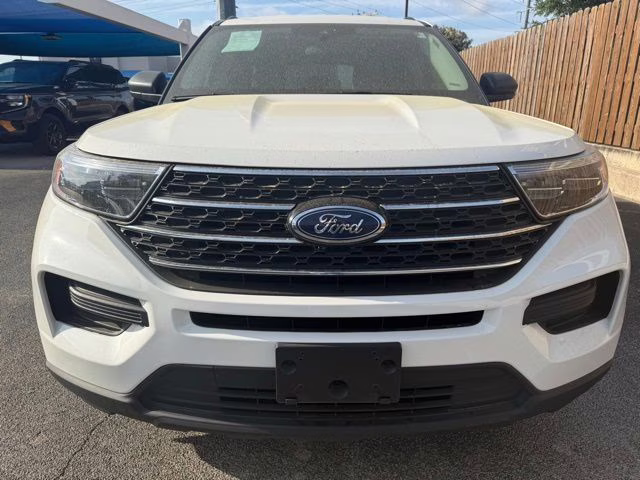 2023 White Metallic Ford Explorer XLT RWD SUV