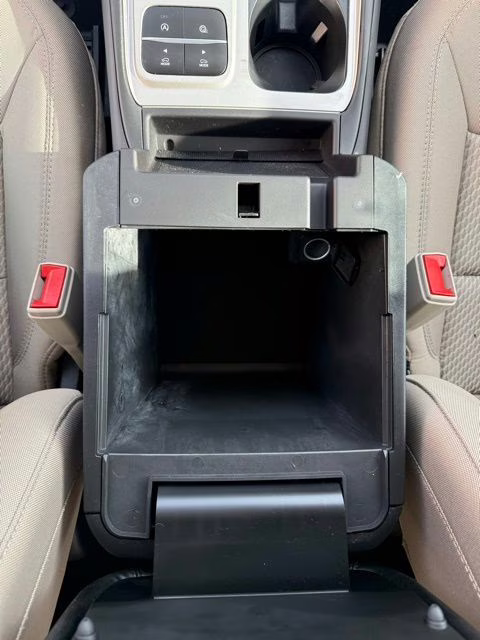 2023 White Metallic Ford Explorer XLT RWD SUV