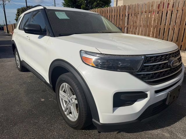 2023 White Metallic Ford Explorer XLT RWD SUV