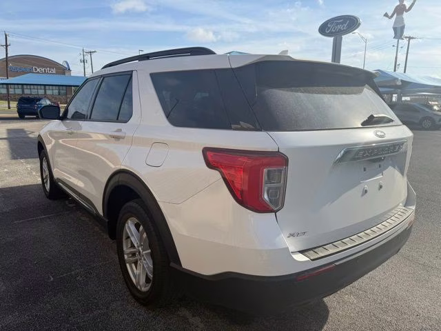 2023 White Metallic Ford Explorer XLT RWD SUV