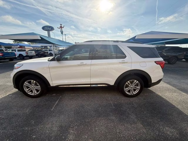 2023 White Metallic Ford Explorer XLT RWD SUV