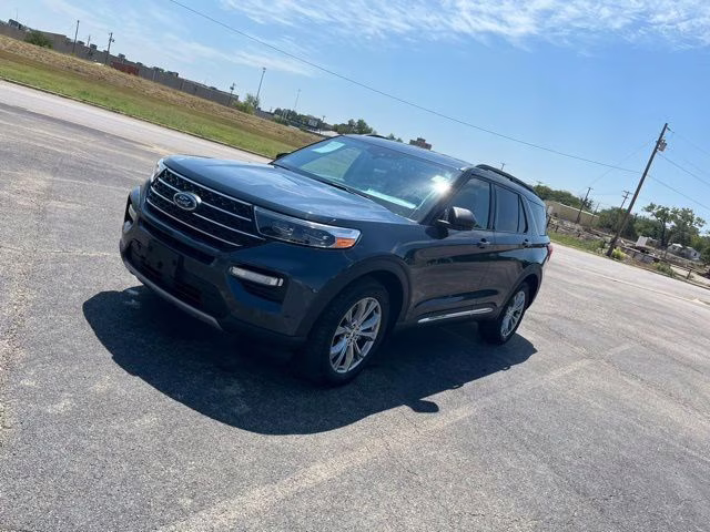 2022 Blue Metallic Ford Explorer XLT 4X4 SUV