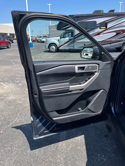 2022 Blue Metallic Ford Explorer XLT 4X4 SUV