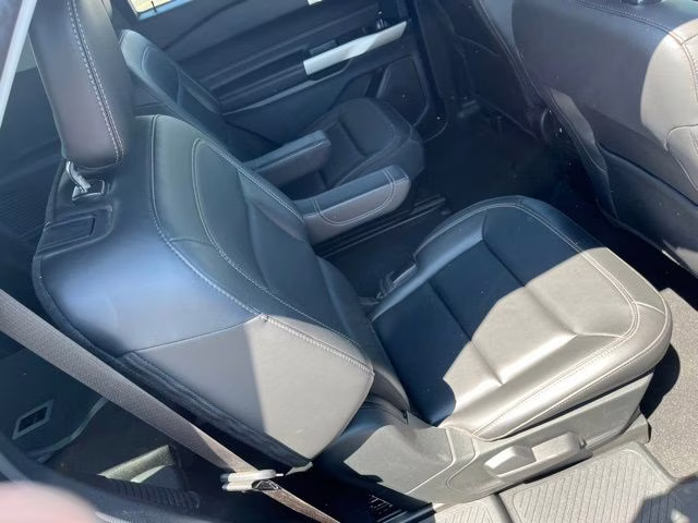 2022 Blue Metallic Ford Explorer XLT 4X4 SUV