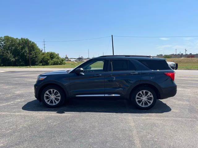2022 Blue Metallic Ford Explorer XLT 4X4 SUV