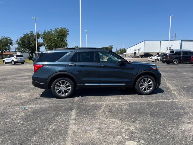 2022 Blue Metallic Ford Explorer XLT 4X4 SUV