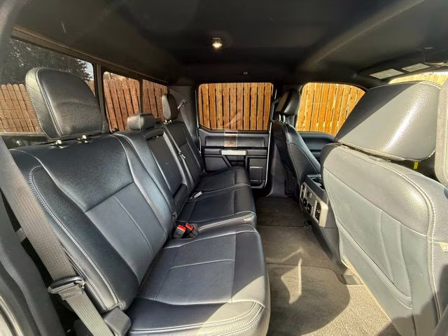 2022 Oxford White Ford Super Duty F-250 SRW Lariat 4X4 Truck