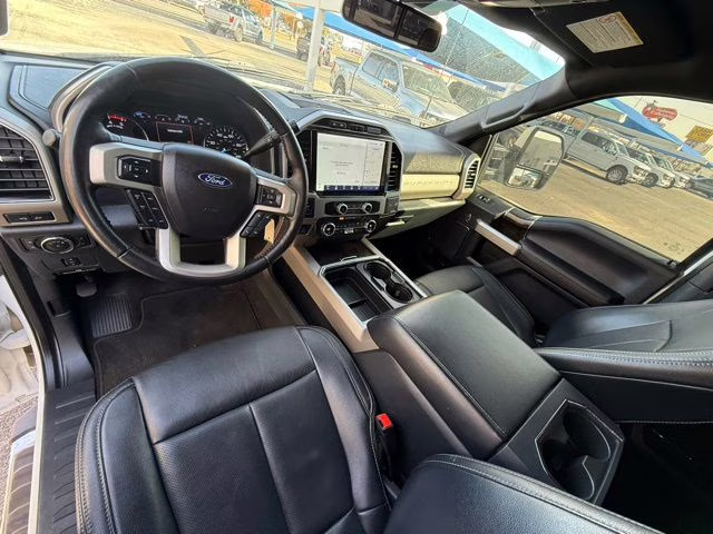 2022 Oxford White Ford Super Duty F-250 SRW Lariat 4X4 Truck