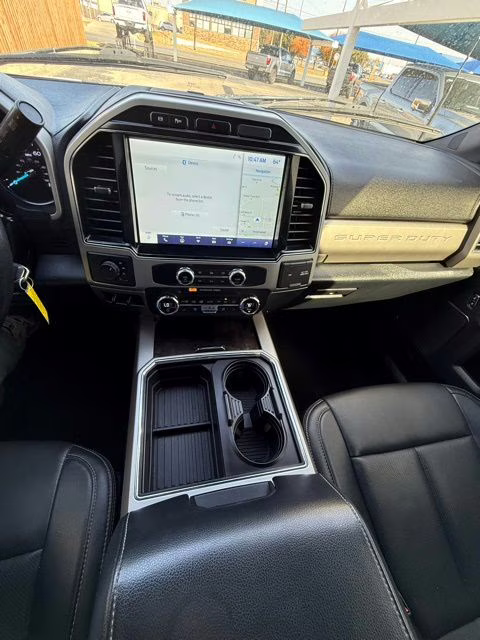 2022 Oxford White Ford Super Duty F-250 SRW Lariat 4X4 Truck