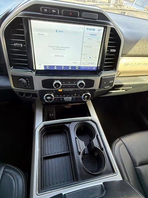 2022 Oxford White Ford Super Duty F-250 SRW Lariat 4X4 Truck