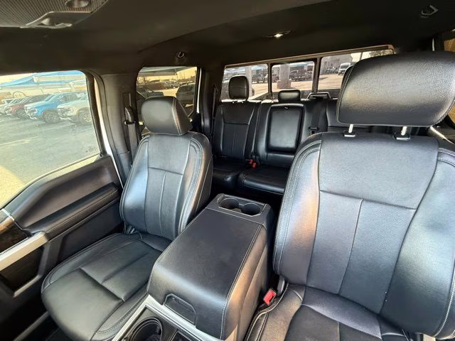 2022 Oxford White Ford Super Duty F-250 SRW Lariat 4X4 Truck