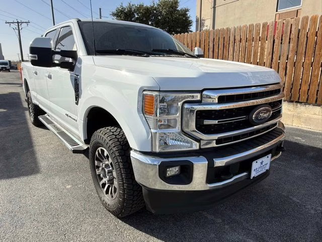 2022 Oxford White Ford Super Duty F-250 SRW Lariat 4X4 Truck