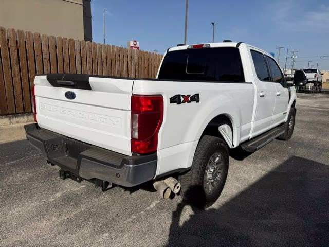 2022 Oxford White Ford Super Duty F-250 SRW Lariat 4X4 Truck