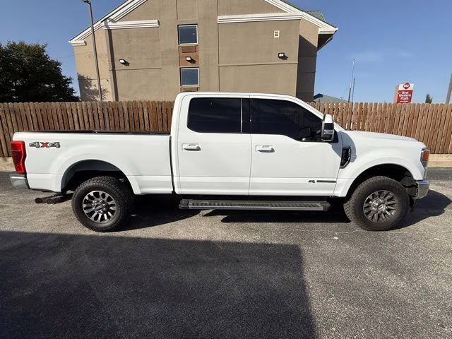 2022 Oxford White Ford Super Duty F-250 SRW Lariat 4X4 Truck