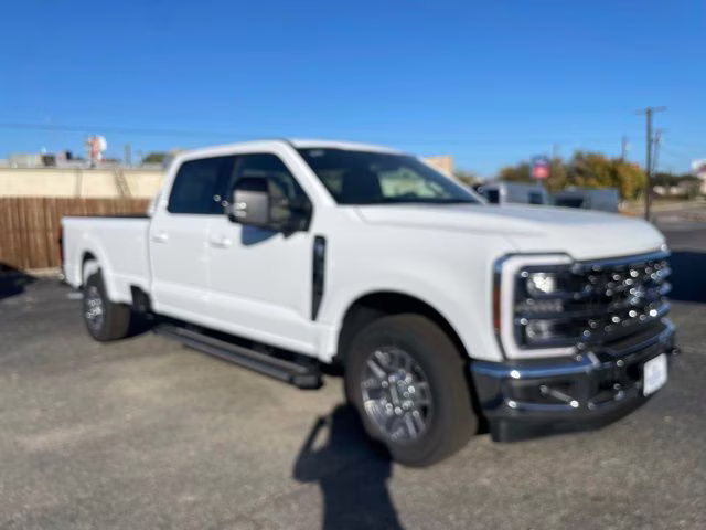 2026 Oxford White Ford Super Duty F-350 SRW Lariat RWD Truck