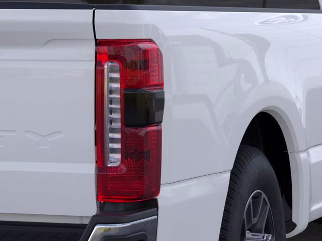 2026 Oxford White Ford Super Duty F-350 SRW Lariat RWD Truck