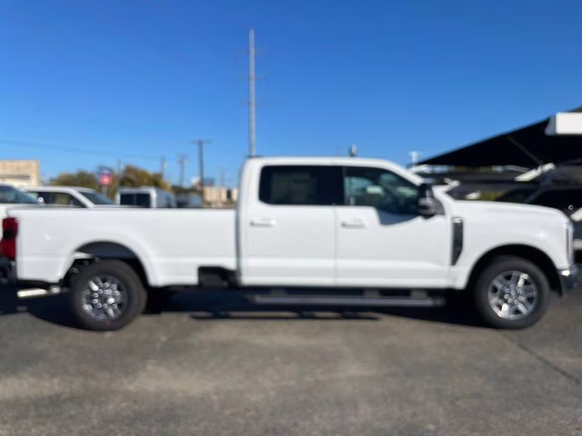 2026 Oxford White Ford Super Duty F-350 SRW Lariat RWD Truck