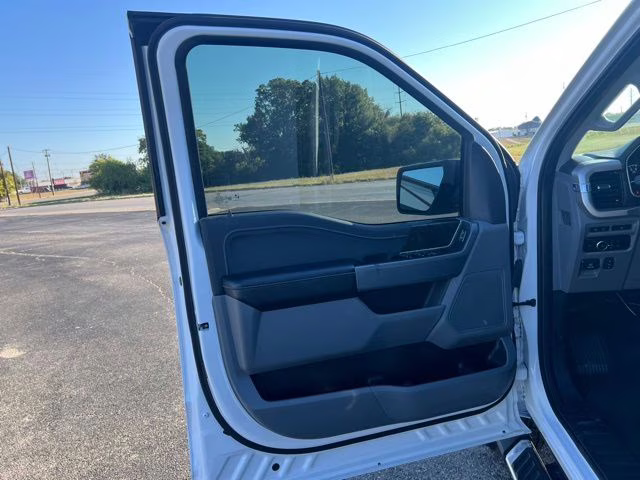 2023 Oxford White Ford F-150 XLT 4X4 Truck