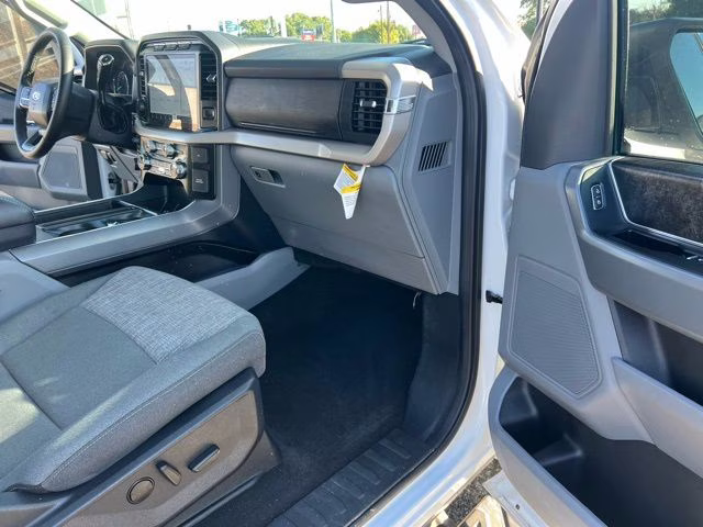 2023 Oxford White Ford F-150 XLT 4X4 Truck
