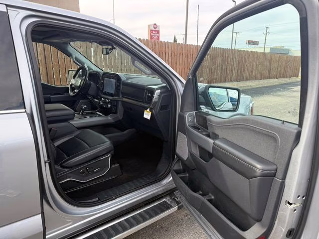 2023 Silver Metallic Ford F-150 Lariat 4X4 Truck