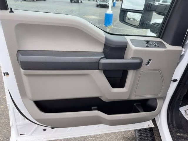 2022 Oxford White Ford Super Duty F-350 SRW XL 4X4 Truck