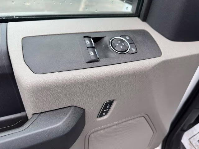 2022 Oxford White Ford Super Duty F-350 SRW XL 4X4 Truck