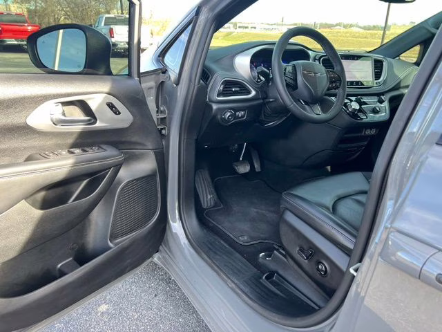 2023 Ceramic Gray Clearcoat Chrysler Pacifica Touring L AWD Van