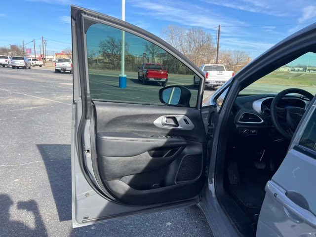2023 Ceramic Gray Clearcoat Chrysler Pacifica Touring L AWD Van