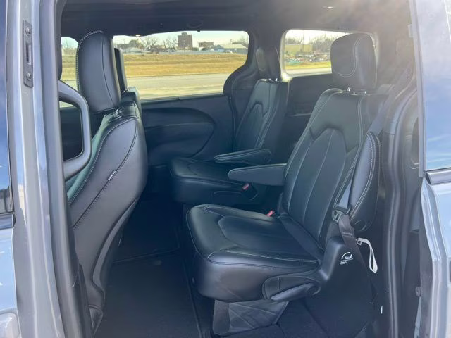 2023 Ceramic Gray Clearcoat Chrysler Pacifica Touring L AWD Van