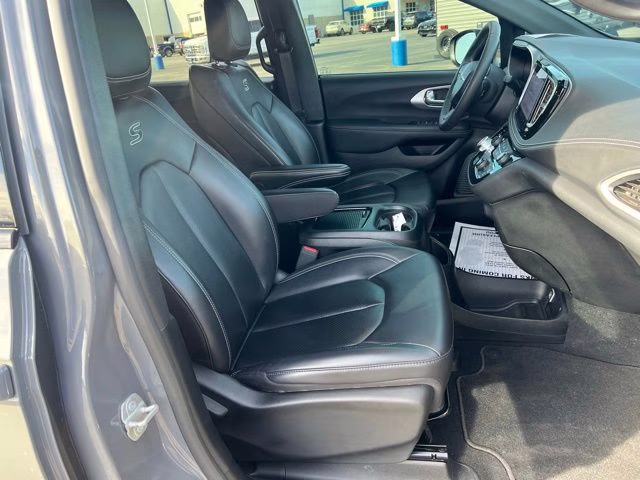 2023 Ceramic Gray Clearcoat Chrysler Pacifica Touring L AWD Van