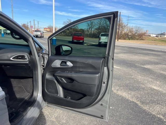 2023 Ceramic Gray Clearcoat Chrysler Pacifica Touring L AWD Van
