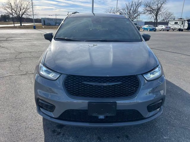 2023 Ceramic Gray Clearcoat Chrysler Pacifica Touring L AWD Van