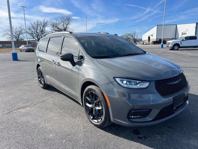 2023 Ceramic Gray Clearcoat Chrysler Pacifica Touring L AWD Van
