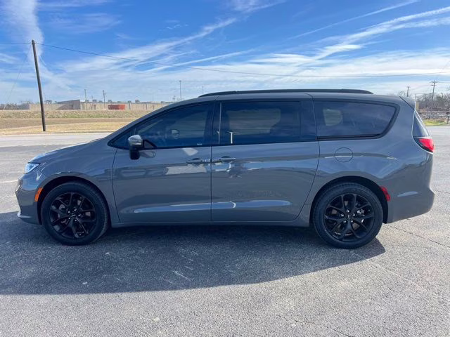 2023 Ceramic Gray Clearcoat Chrysler Pacifica Touring L AWD Van