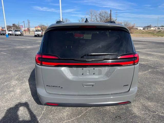2023 Ceramic Gray Clearcoat Chrysler Pacifica Touring L AWD Van