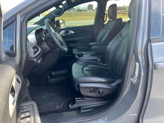 2023 Ceramic Gray Clearcoat Chrysler Pacifica Touring L AWD Van