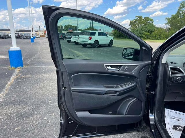2022 Black Metallic Ford Edge SEL AWD SUV