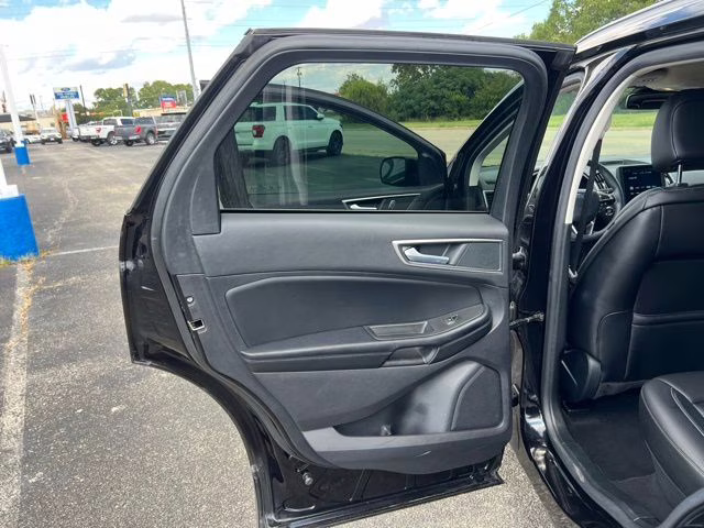2022 Black Metallic Ford Edge SEL AWD SUV