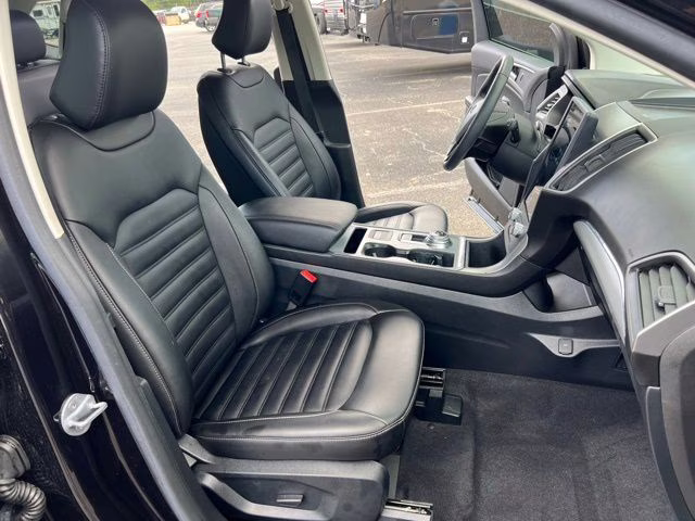 2022 Black Metallic Ford Edge SEL AWD SUV