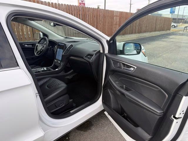 2024 White Metallic Ford Edge Titanium AWD SUV