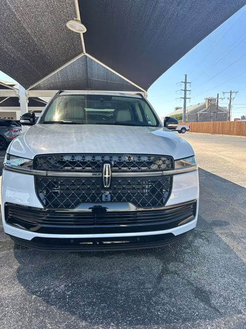 2026 Crystal White Lincoln Navigator Reserve 4X4 SUV