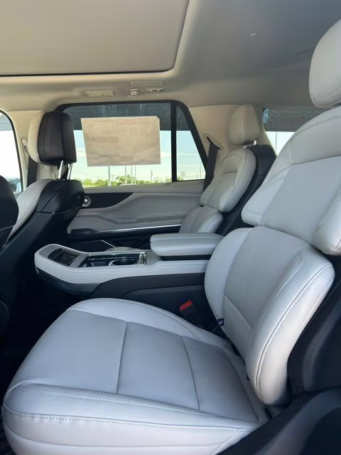 2026 Crystal White Lincoln Navigator Reserve 4X4 SUV