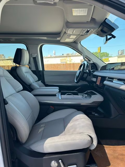 2026 Crystal White Lincoln Navigator Reserve 4X4 SUV