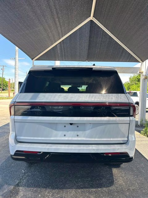 2026 Crystal White Lincoln Navigator Reserve 4X4 SUV